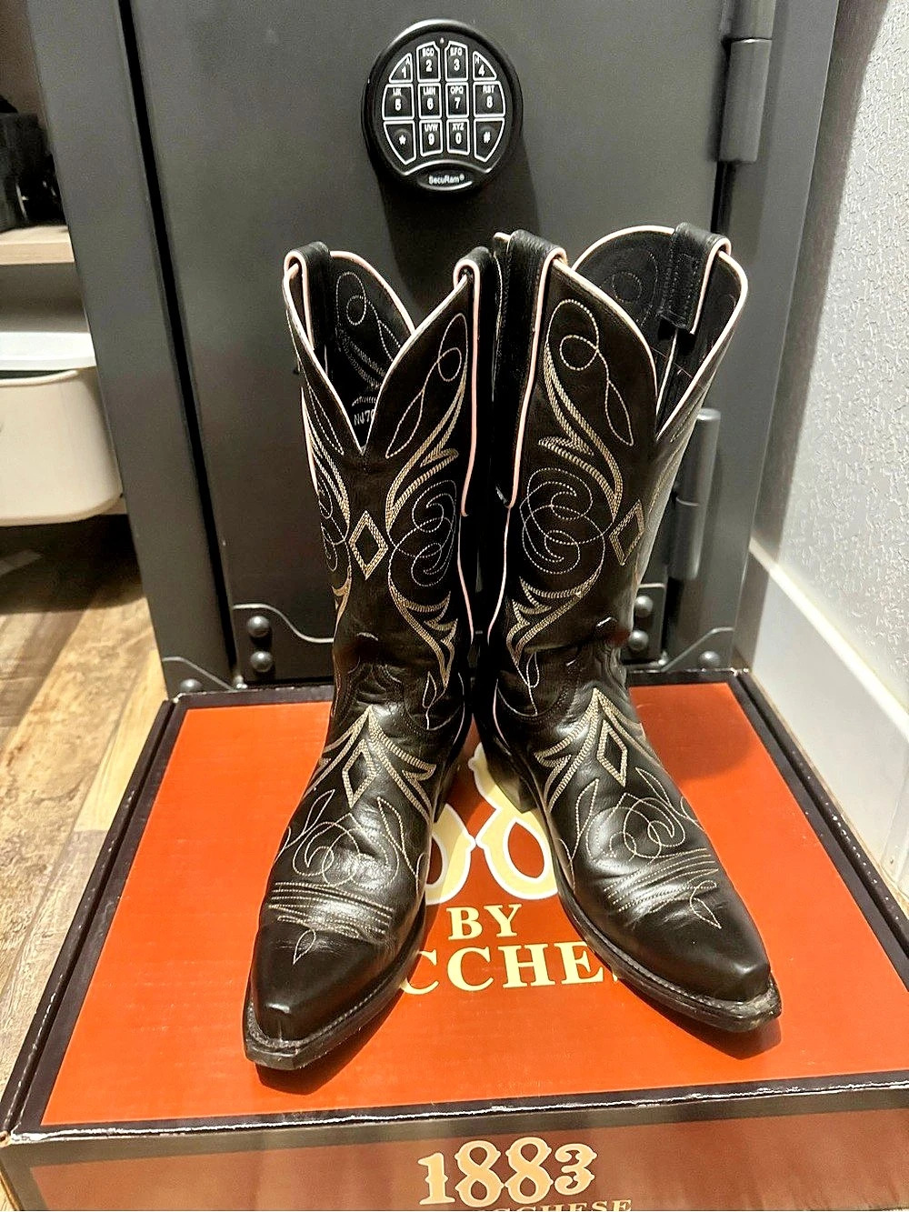 Lucchese Western Boots Black Embroidered with Pink US 7 B